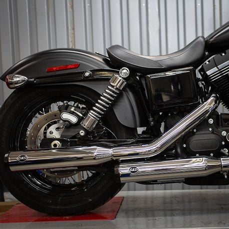 GRAND NATIONAL® SLIP-ONS 1995–2009 DYNA® MODELS with STAGGERED EXHAUST–Chrome