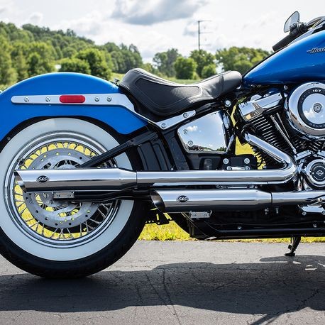 SLASH CUT SLIP-ONS for M8 HERITAGE SOFTAIL CLASSIC & SOFTAIL DELUXE® MODELS—Chrome