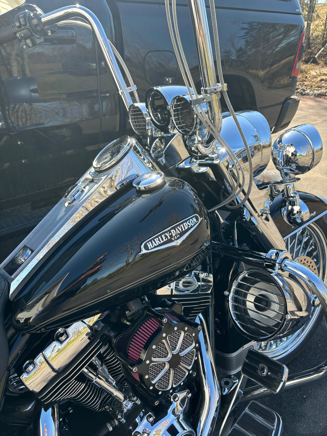 Harley-Davidson Road King with HRS 444.4 four speaker immersive stereo system showing billet 3.5 inch handlebar speakers and 6.5 inch highway bar speaker pod