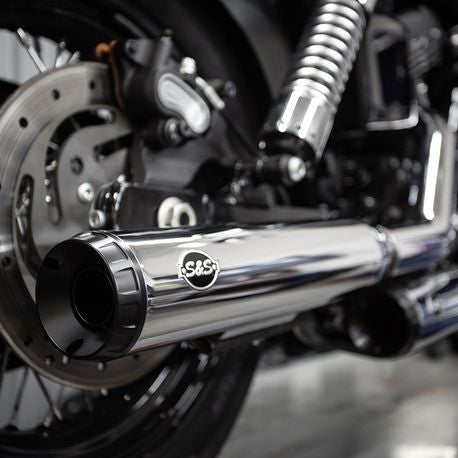 GRAND NATIONAL® SLIP-ONS 1995–2009 DYNA® MODELS with STAGGERED EXHAUST–Chrome