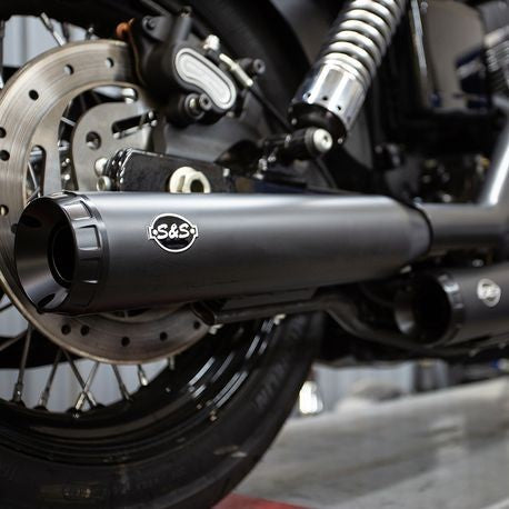 GRAND NATIONAL® SLIP-ONS 1995–2009 DYNA® MODELS with STAGGERED EXHAUST–Black