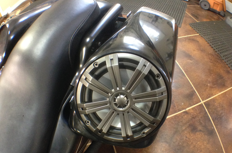 KICKER KM8